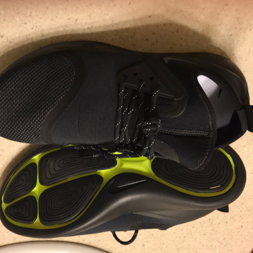 NIKE LUNACHARGE ESSENTIAL